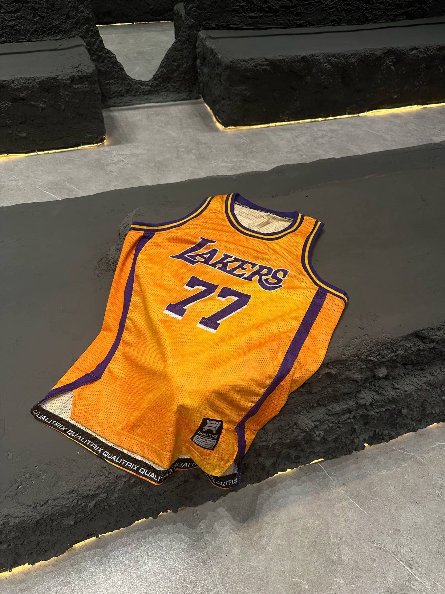 LAKERS ACID WASHED MESH JERSEY